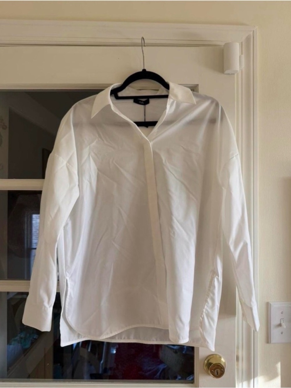 Classic White Button-Down Oversized Shirt for Women - Picture 3 of 6